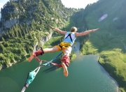 开云体育平台APP-攻防之王，山呼海啸之夜，詹姆斯如何主宰季后赛的每一寸土地？