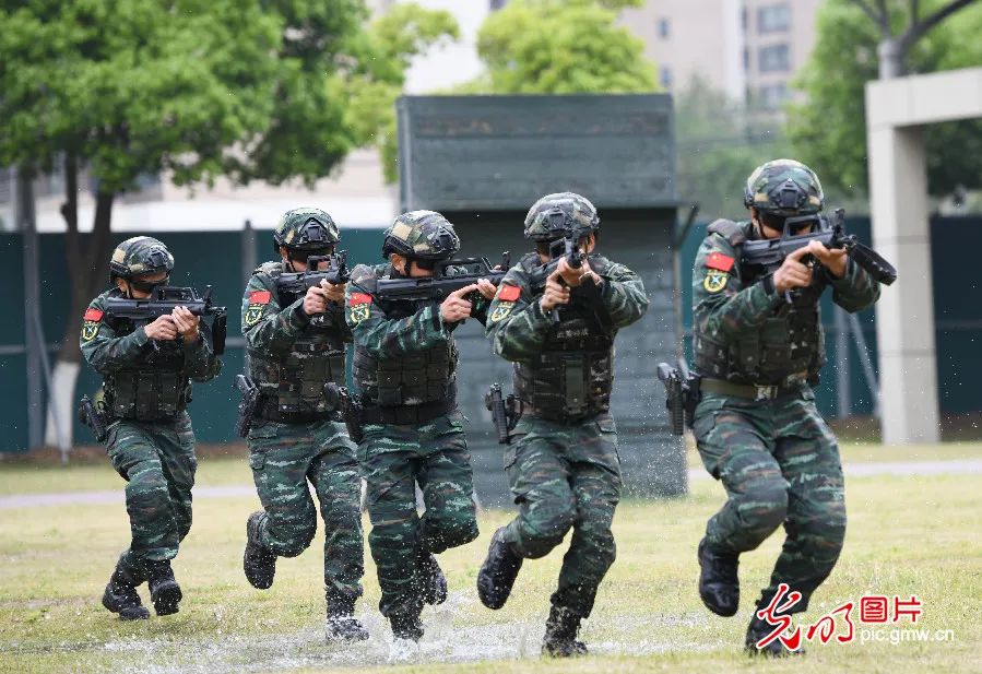 包含热血绽放！一场体育赛事将掀起狂风巨浪的词条