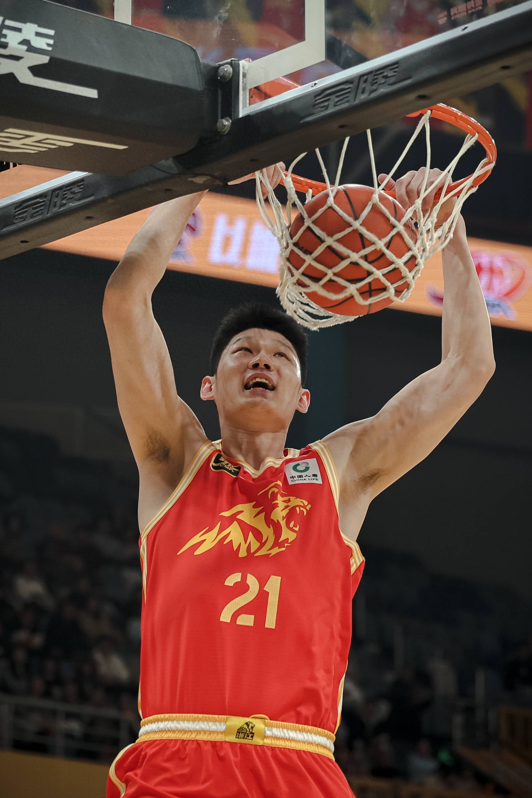 包含浙江男篮惊险战胜重庆保持势头的词条