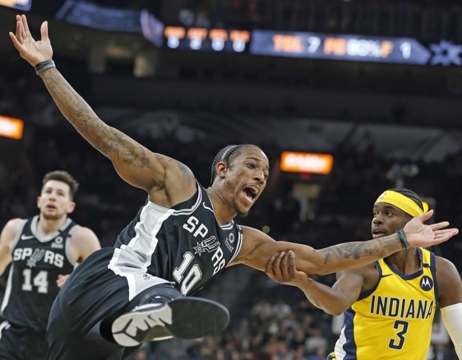 绿军主场不敌马刺，遭遇失利