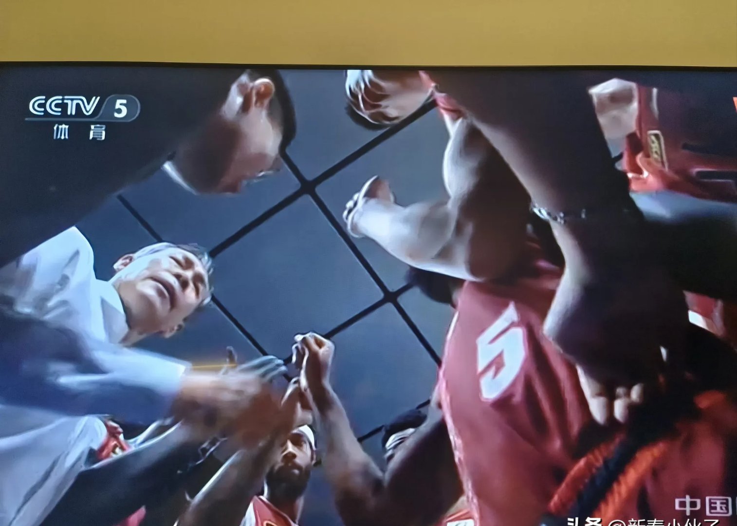 绿军主场不敌马刺，遭遇失利