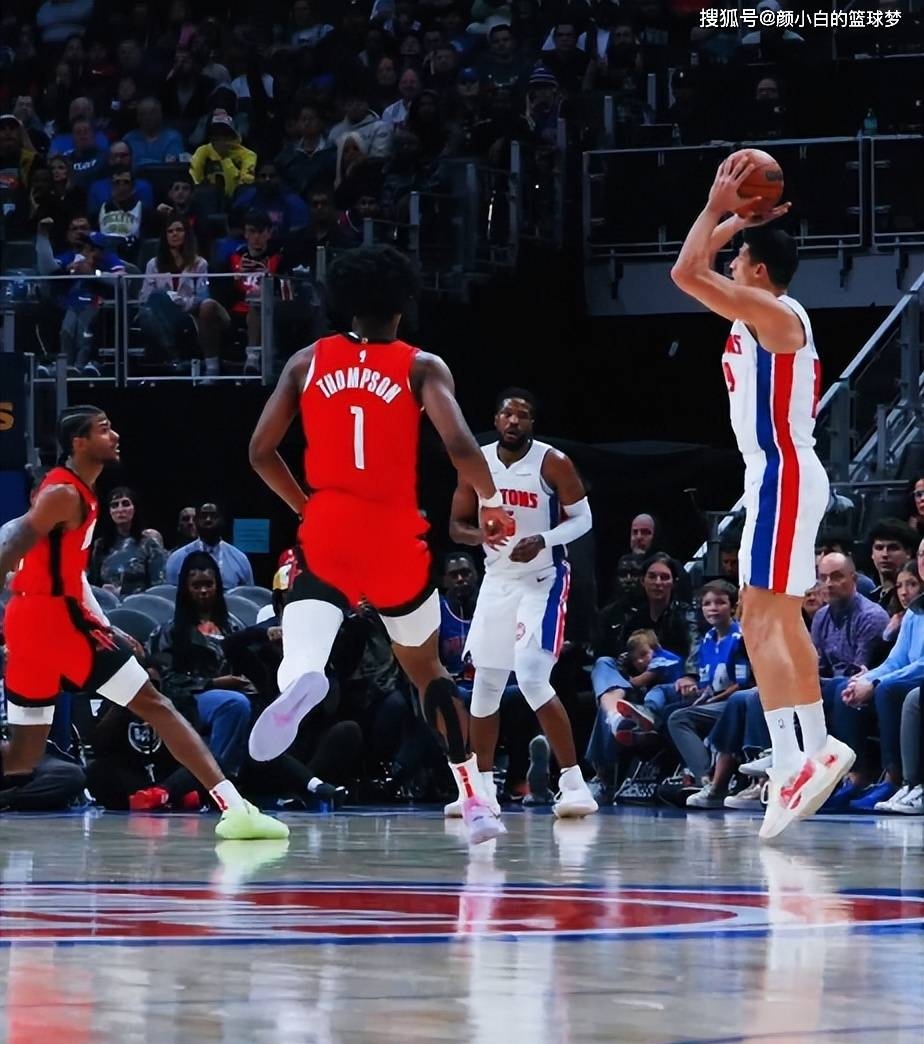 包含魔术胜活塞终结连败，哈里斯独得31分的词条