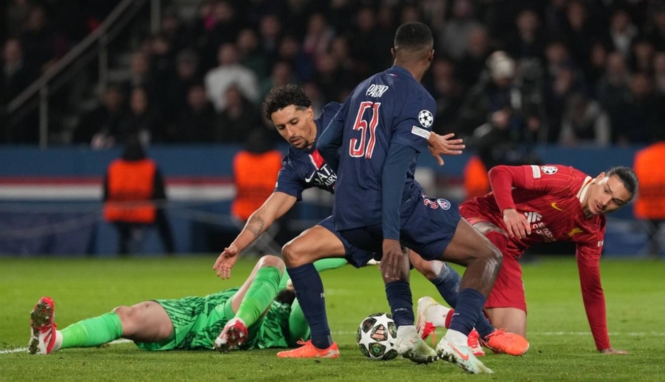 包含利物浦碾压巴黎，阿拉巴制霸全场的词条