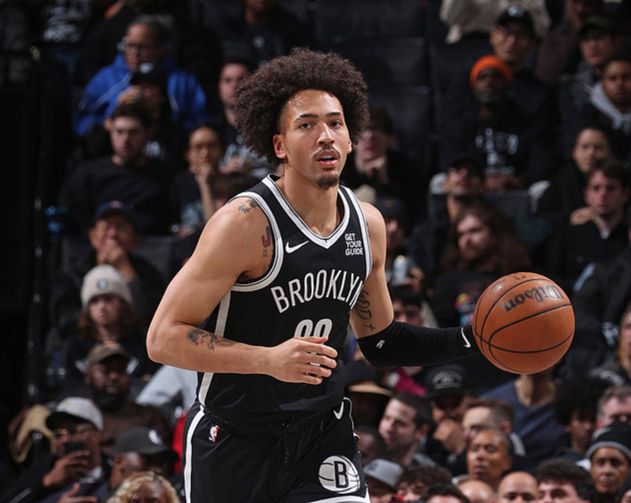 老鹰主场击败篮网,稳住战绩 老鹰主场击败篮网,稳住战绩