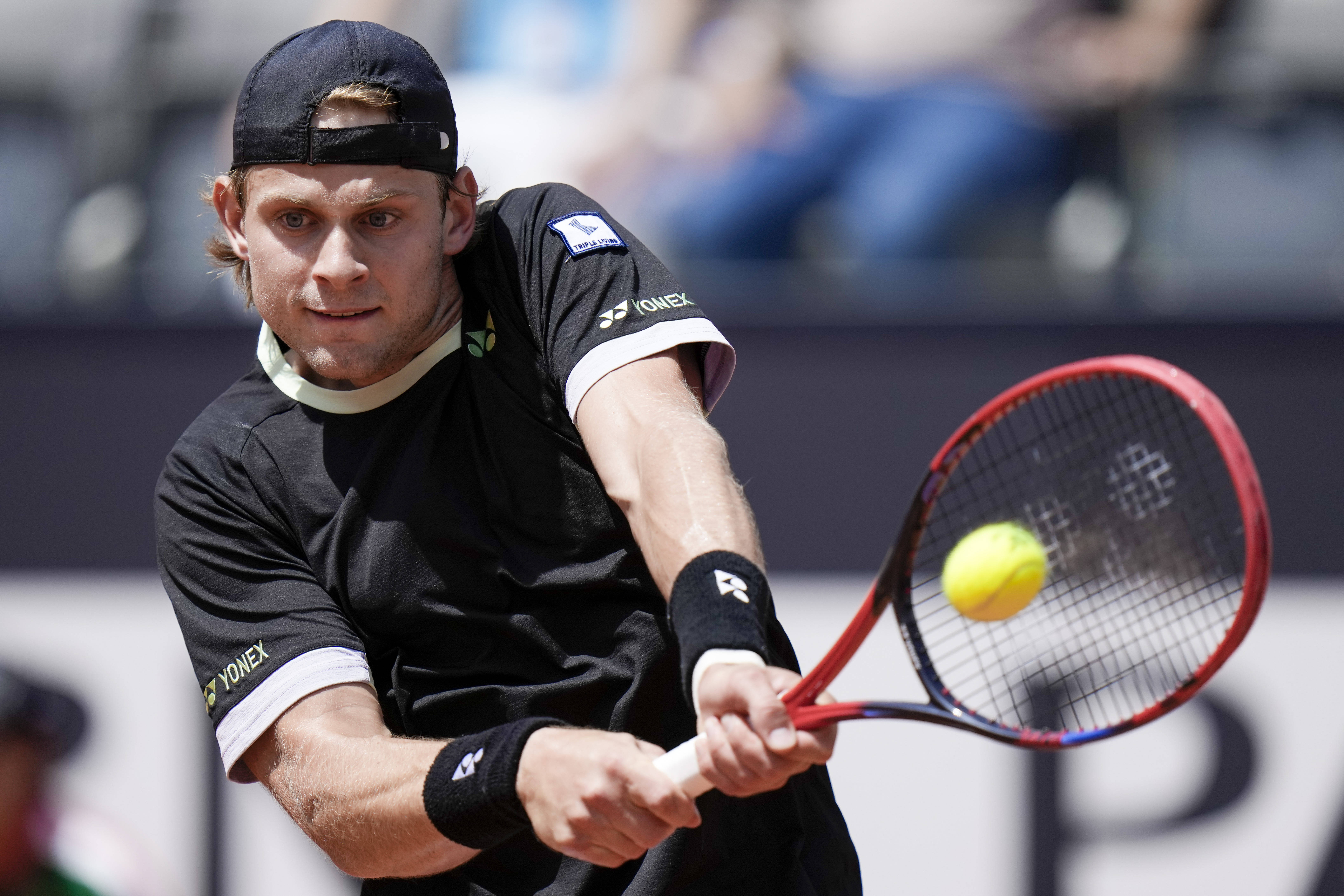 包含西班牙网球队血洗世界网球队，纳达尔关键制胜的词条