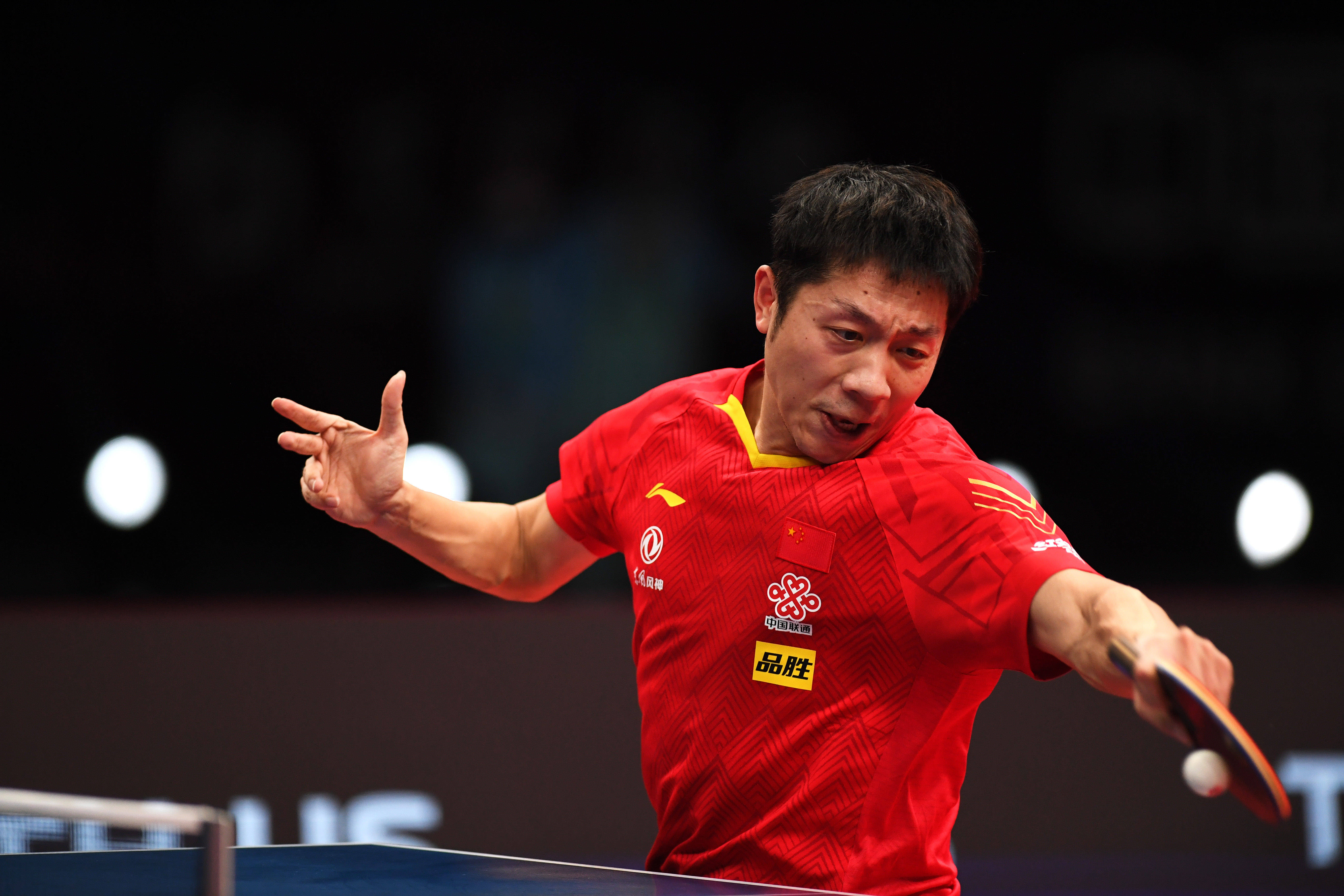 关于中国乒乓球队险胜奥地利乒乓球队，许昕高光表现的信息