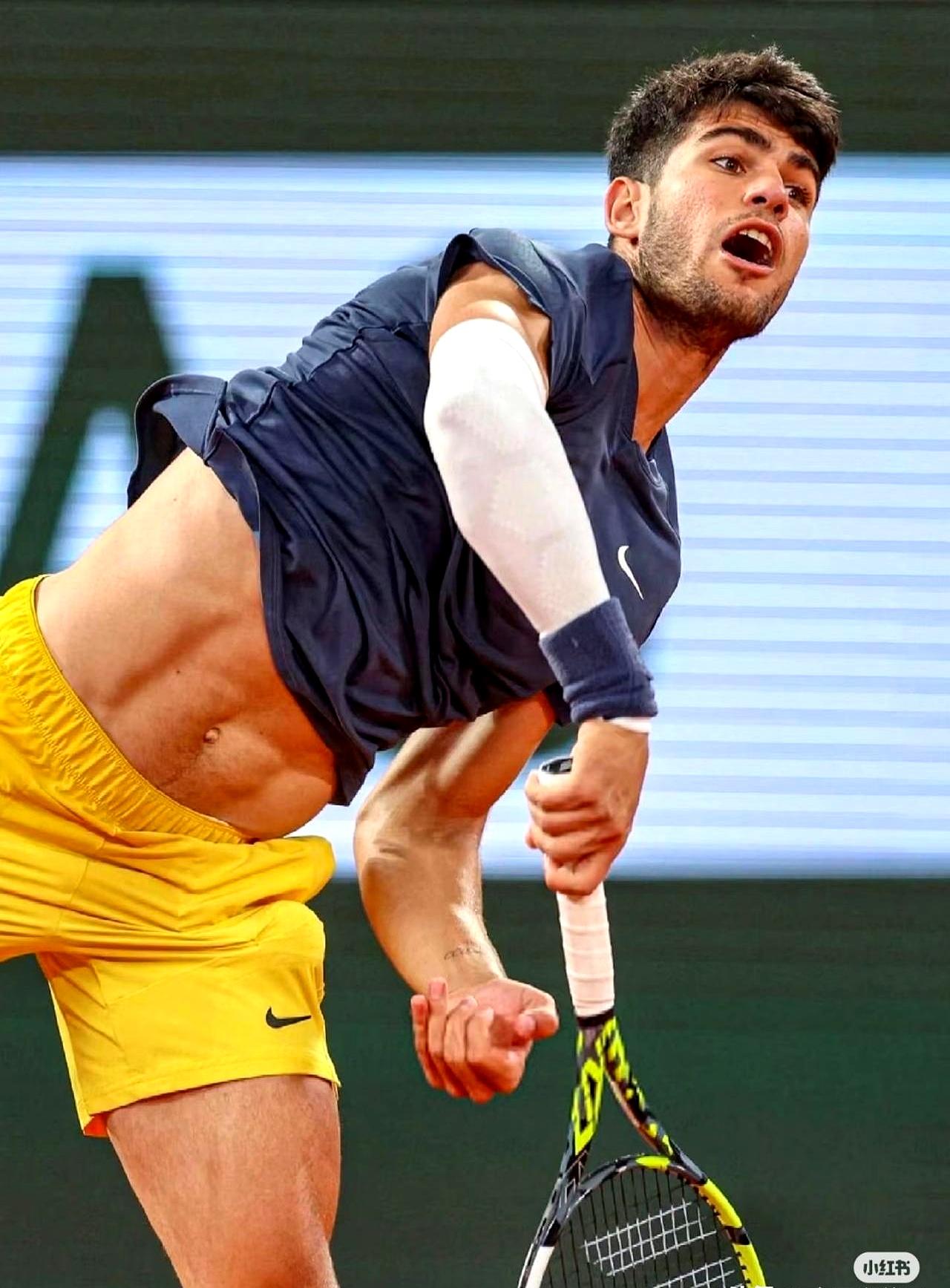 包含法网碾压年终总决赛，阿尔卡拉斯点燃赛场的词条