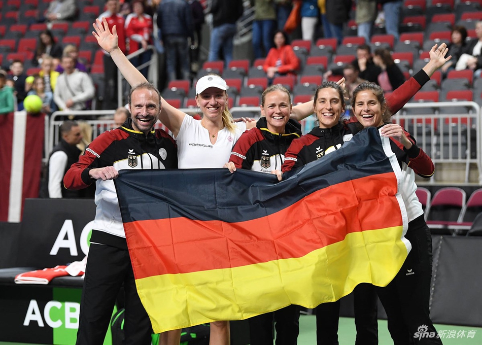 德国队完胜日本队,石宇奇扛起全队 德国队完胜日本队,石宇奇扛起全队