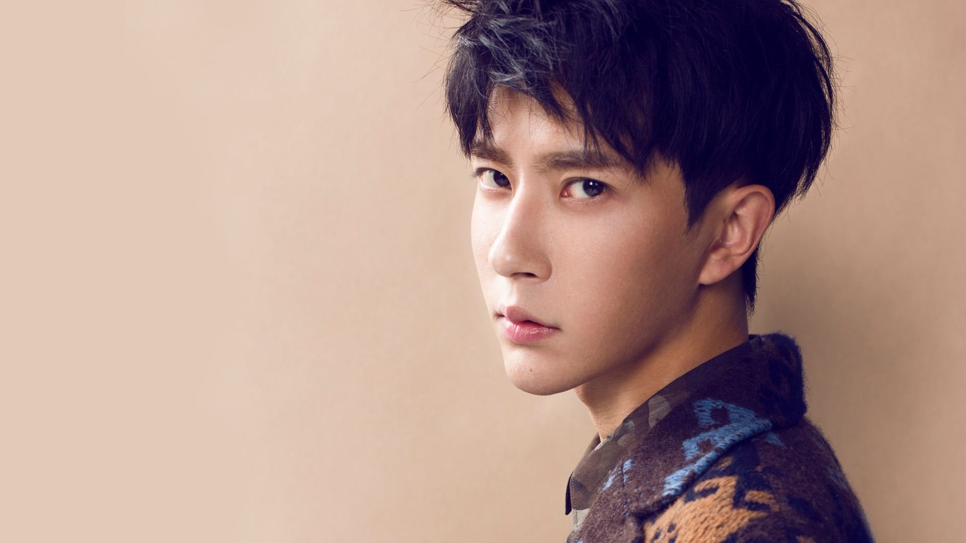 NBA季后赛之夜,久保建英将足球射入篮筐