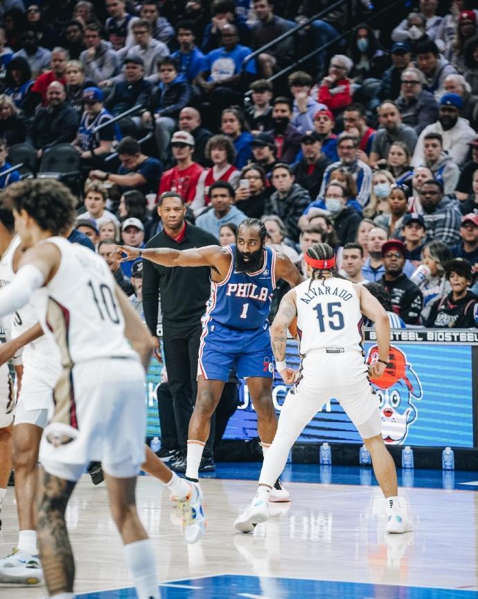 鹈鹕对阵上海队，马克西攻防转换核心